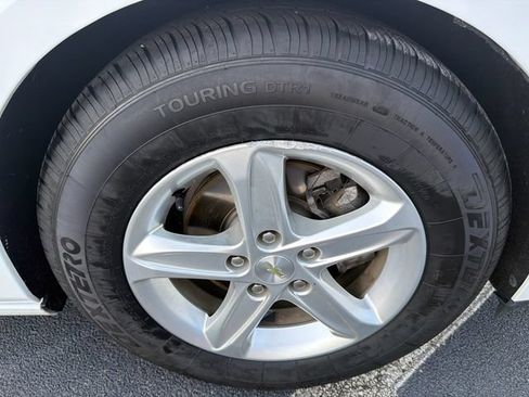 Used 2020 Chevrolet Malibu LS FWD image 12