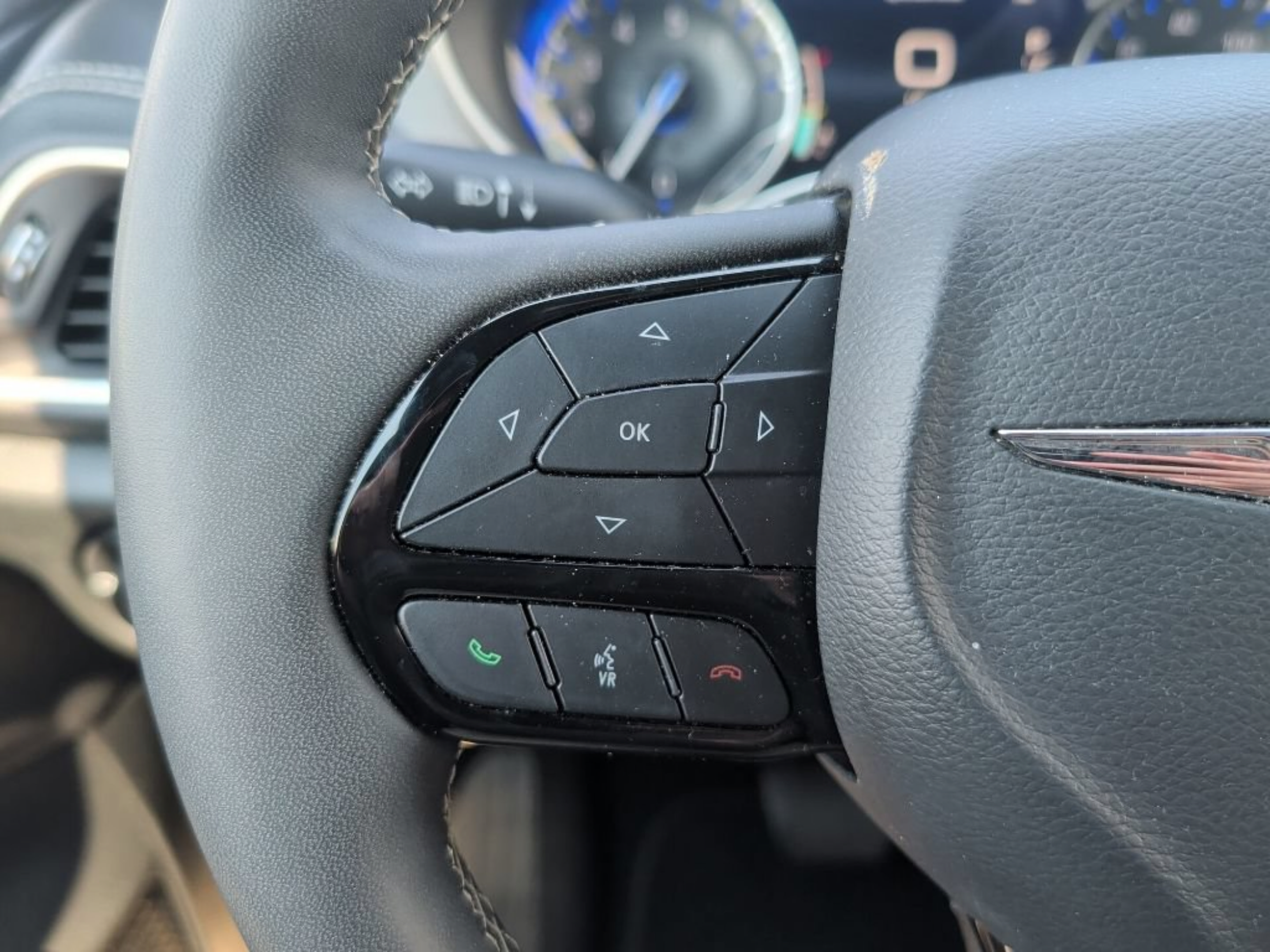 Used 2025 Chrysler Pacifica Limited FWD image 18