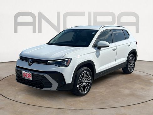 Used 2025 Volkswagen Taos SE FWD image 6