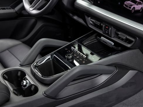 Certified 2024 Porsche Cayenne AWD/4WD image 54