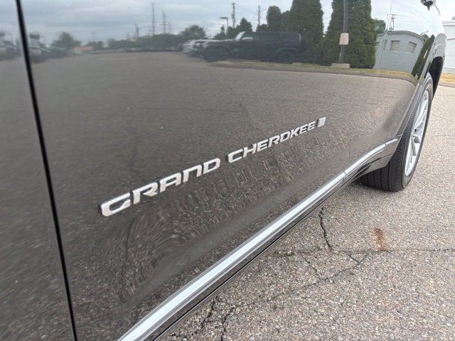 Used 2023 Jeep Grand Cherokee Summit AWD/4WD image 31