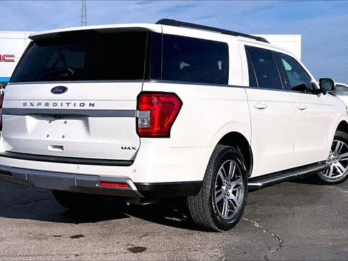 Used 2022 Ford Expedition Max XLT image 2