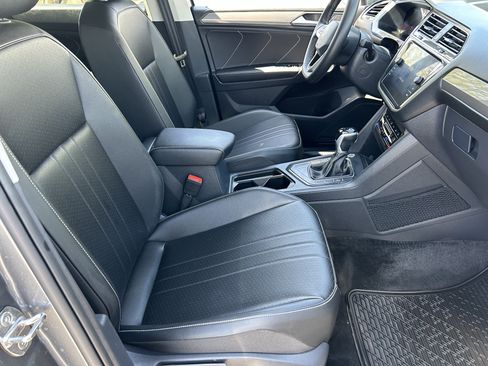 Used 2023 Volkswagen Tiguan SE FWD image 9