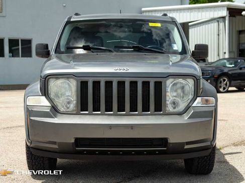 Used 2012 Jeep Liberty Sport AWD/4WD image 2