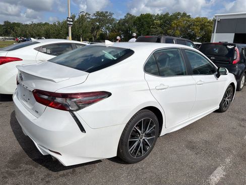 Used 2021 Toyota Camry SE FWD image 6
