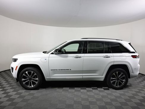 Used 2023 Jeep Grand Cherokee Overland w/ Advanced Protech Group III image 34
