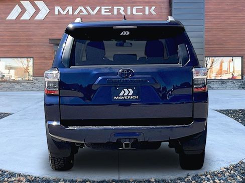 Used 2016 Toyota 4Runner SR5 AWD/4WD image 6