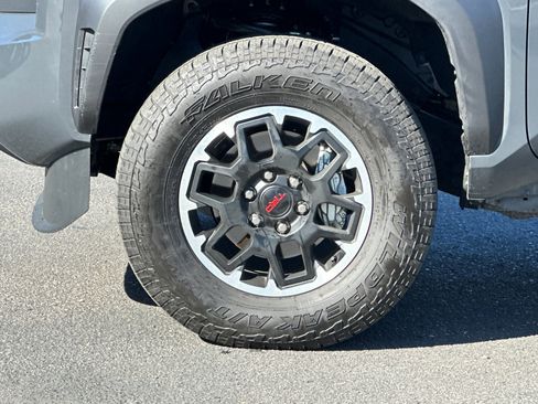 Used 2025 Toyota Tacoma TRD Off-Road image 23
