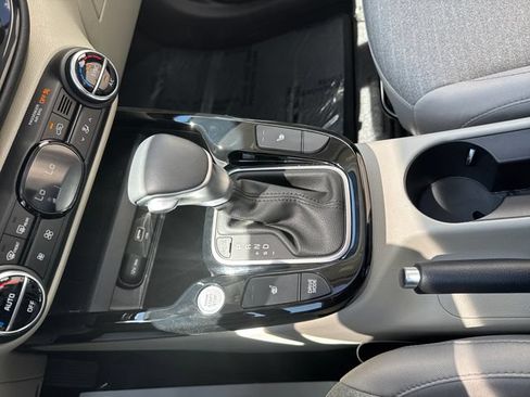 Used 2025 Kia Soul EX FWD image 24