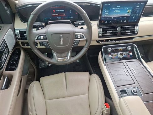 Certified 2023 Lincoln Navigator L Reserve image 10