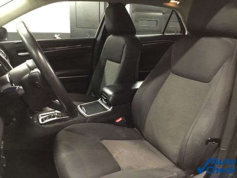 Used 2018 Chrysler 300 Touring w/ Sport Appearance Package image 24