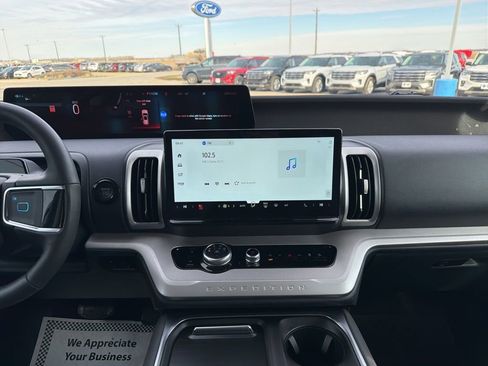 Used 2025 Ford Expedition Max Active image 14