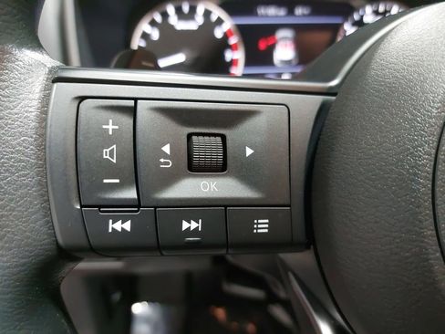 Used 2023 Nissan Rogue S image 16