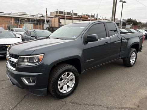 Used 2017 Chevrolet Colorado LT w/ LT Convenience Package image 3