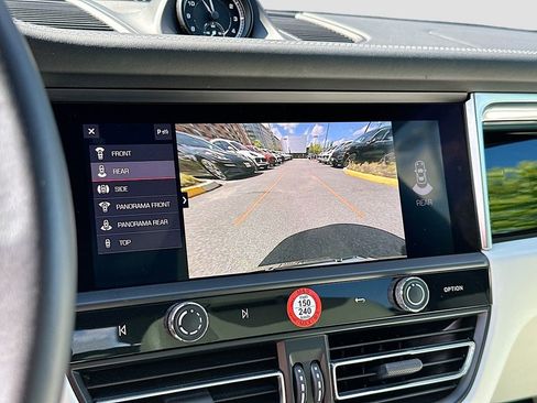 Certified 2023 Porsche Macan S AWD/4WD image 17