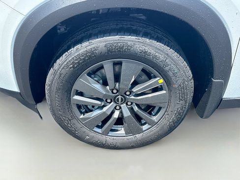 New 2026 Nissan Pathfinder SV FWD image 34