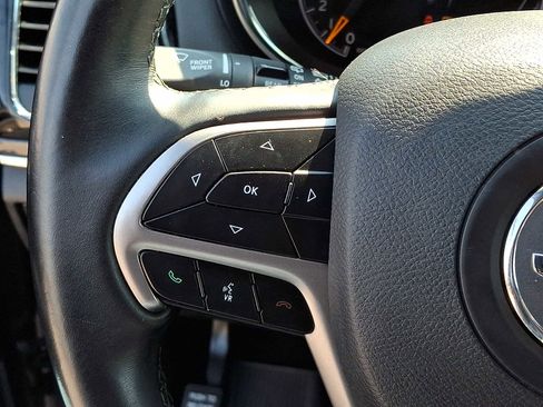 Used 2019 Jeep Grand Cherokee Overland AWD/4WD image 23