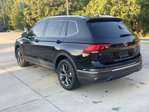 Certified 2022 Volkswagen Tiguan SE FWD image 7