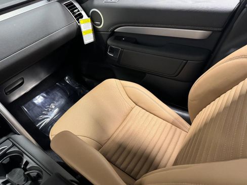 Used 2026 Land Rover Discovery Limited Edition image 18