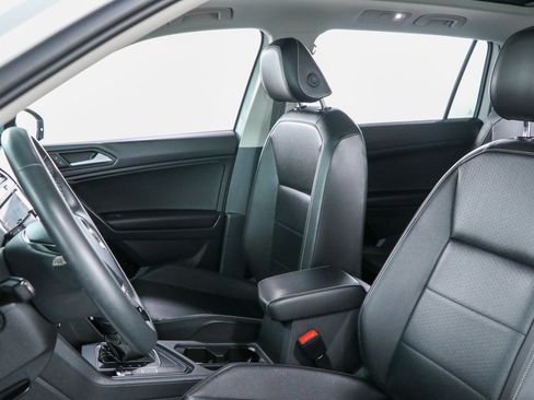 Used 2021 Volkswagen Tiguan SE w/ Panoramic Sunroof Package FWD image 24