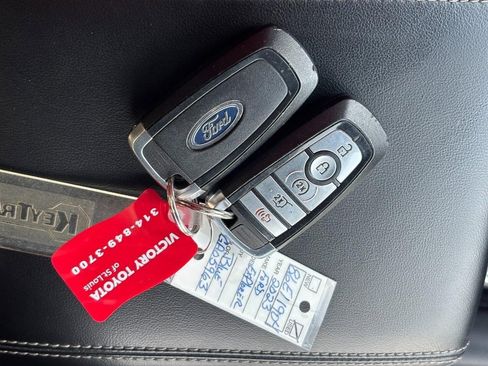 Used 2023 Ford Explorer XLT w/ Equipment Group 202A image 7