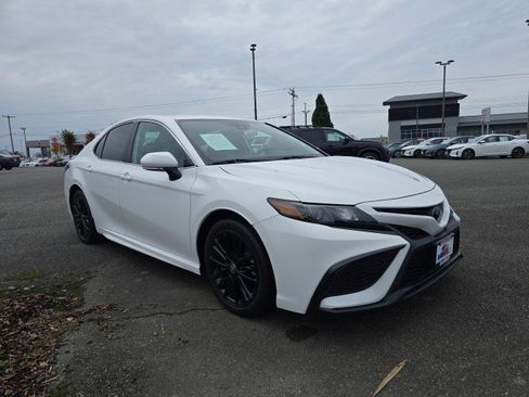 Used 2023 Toyota Camry SE image 1