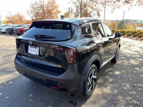 New 2026 Nissan Kicks SV w/ SV Premium Package image 7