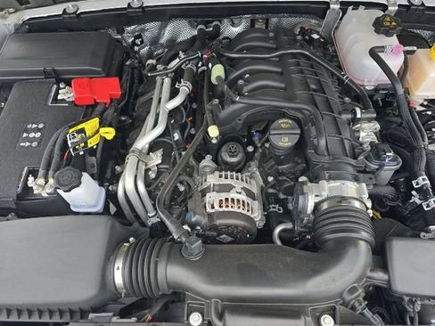 Used 2024 Jeep Gladiator Sport image 6