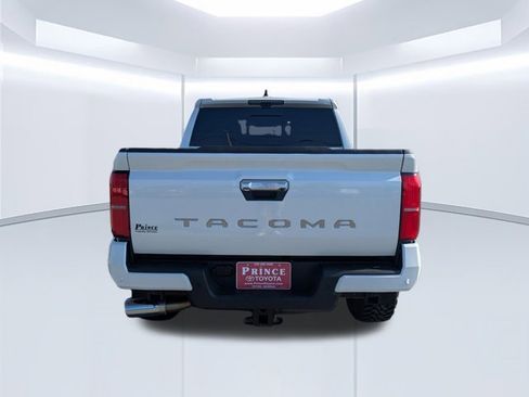 Used 2025 Toyota Tacoma Limited image 4