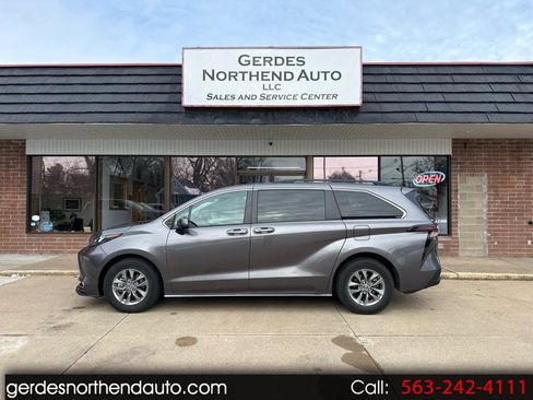 Used 2024 Toyota Sienna XLE image 1