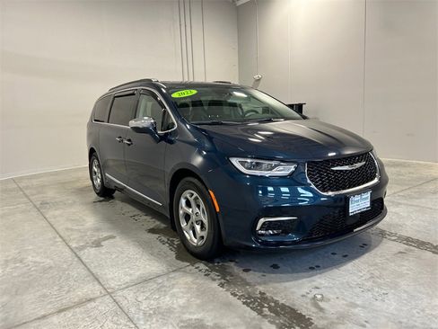 Used 2022 Chrysler Pacifica Limited image 4
