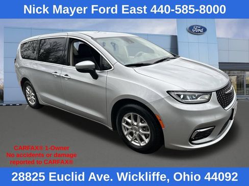Used 2023 Chrysler Pacifica Touring-L image 1