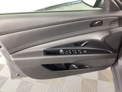 Certified 2025 Hyundai Elantra Sport image 27