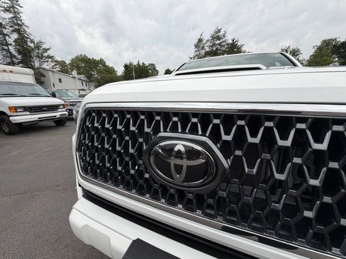 Used 2017 Toyota Tacoma SR AWD/4WD image 34