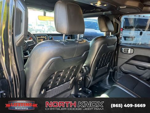 Used 2023 Jeep Gladiator Mojave w/ Cold Weather Group image 8