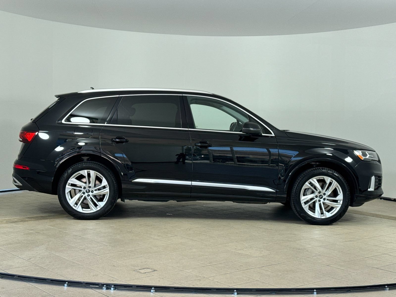 Used 2023 Audi Q7 2.0T Premium w/ Convenience Package AWD/4WD image 7