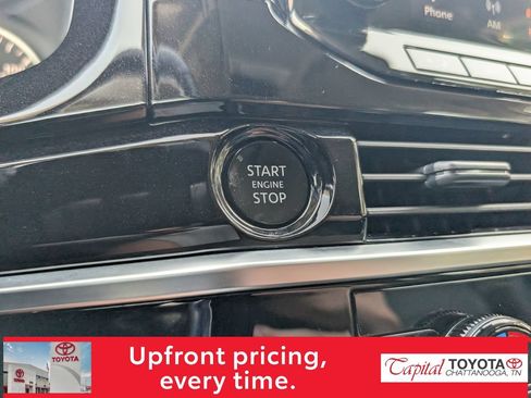 Used 2025 Nissan Pathfinder SL AWD/4WD image 21