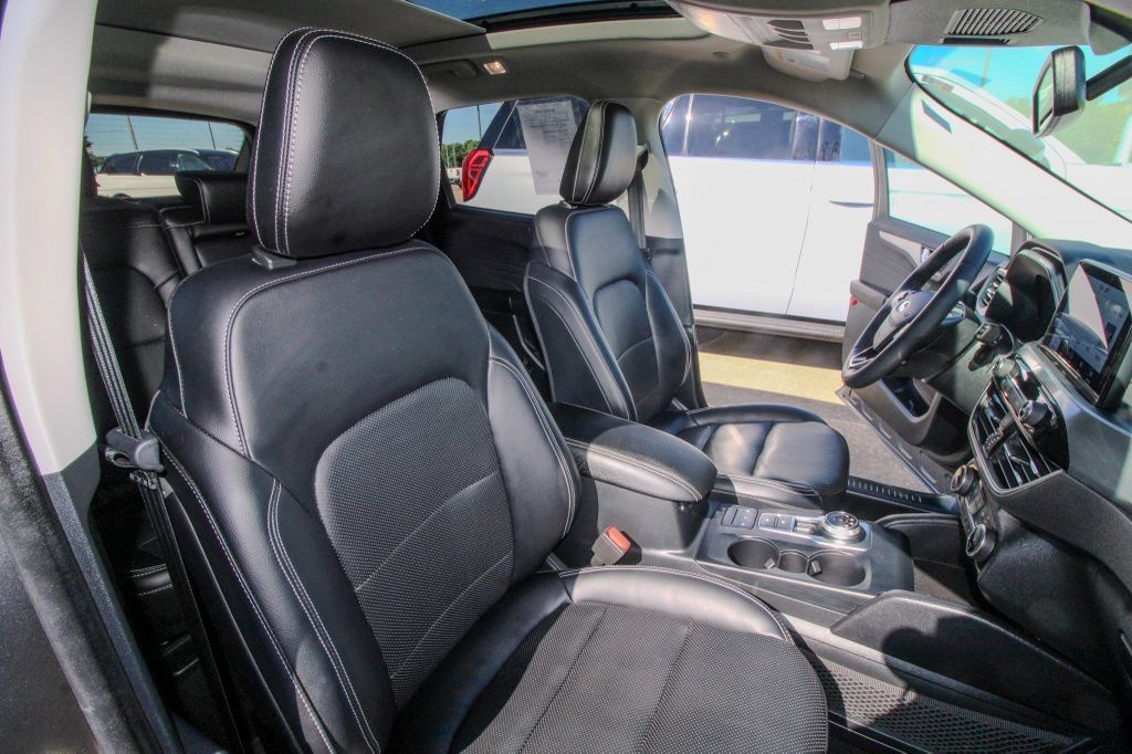 Used 2022 Ford Escape Titanium w/ Class II Trailer Tow Package AWD/4WD image 18