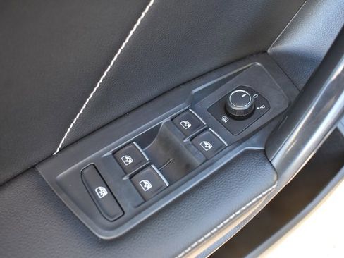 Used 2022 Volkswagen Tiguan SE R-Line image 13