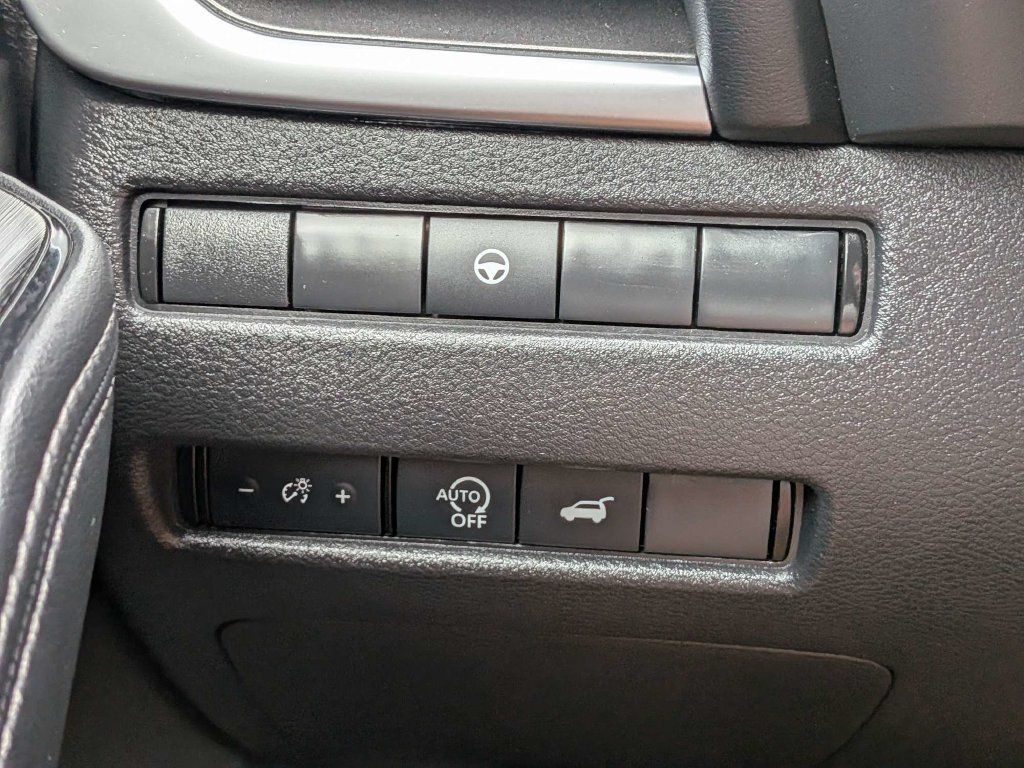 Used 2025 Nissan Rogue SV AWD/4WD image 34