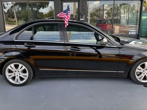 Used 2009 Mercedes-Benz C 300 Sedan image 6