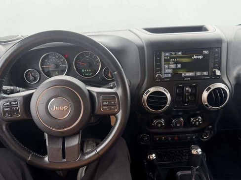 Used 2015 Jeep Wrangler Unlimited Sahara w/ Connectivity Group AWD/4WD image 16