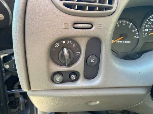 Used 2004 Chevrolet TrailBlazer 4WD w/ LT Preferred Equipment Group image 25