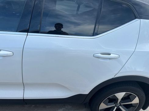 Used 2023 Volvo XC40 B5 Plus w/ Driver Assist Package AWD/4WD image 6