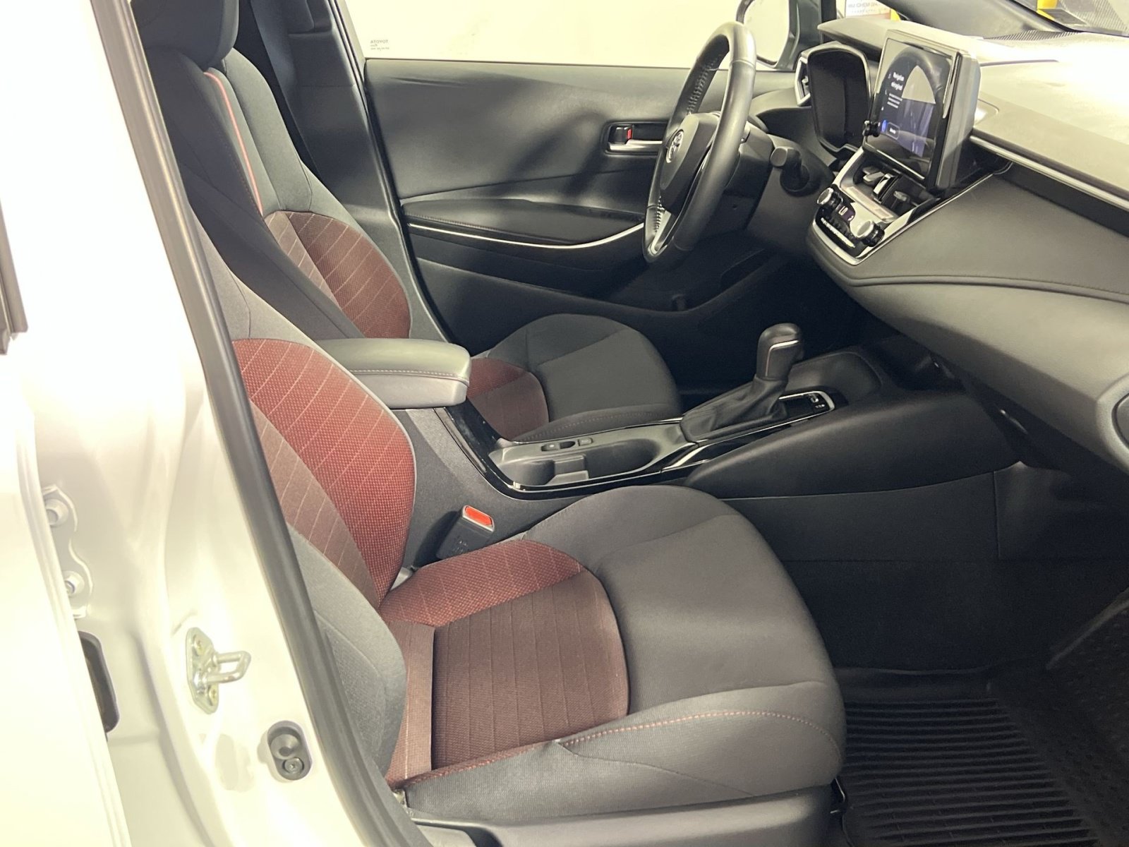 Used 2024 Toyota Corolla Sedan w/ SE Convenience Package FWD image 34