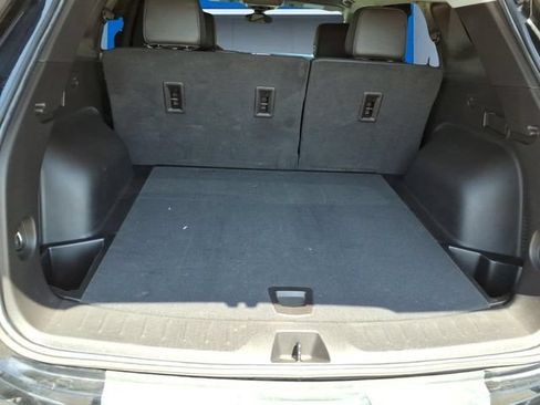 Used 2022 Chevrolet Blazer LT FWD image 21