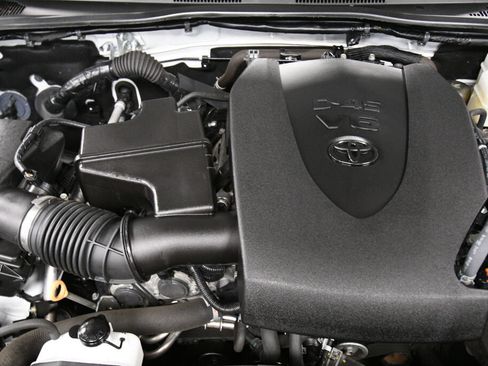 Used 2023 Toyota Tacoma TRD Off-Road AWD/4WD image 33