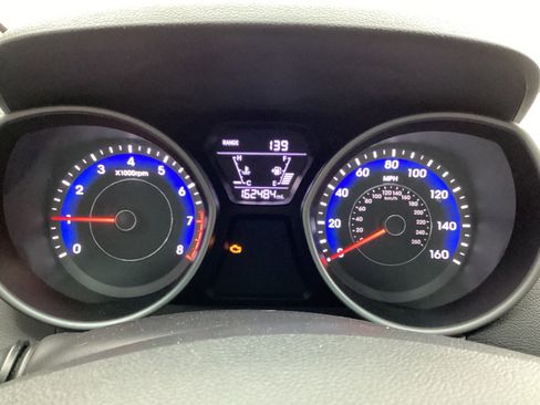 Used 2014 Hyundai Elantra SE image 13