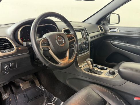 Used 2017 Jeep Grand Cherokee Limited AWD/4WD image 4