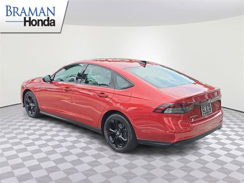 Certified 2025 Honda Accord SE image 3